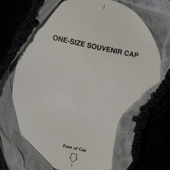 Cap & Gown 🎓✏️ - Picture 5 of 8